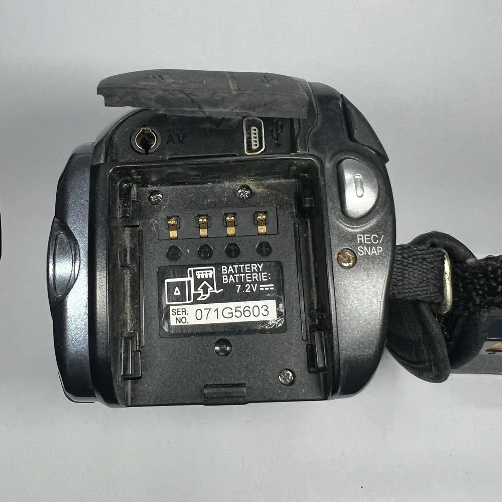 JVC Everio GZ-MG21U 20GB HDD Camcorder 32x Optical Zoom Silver As-Is For Parts